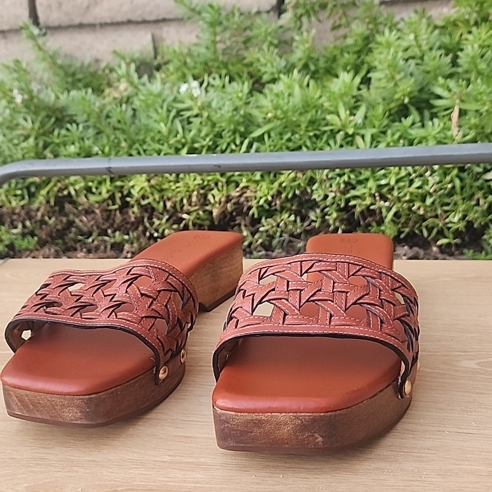 Tory Burch Basket weave Clogs in brick Red Size 9.5 - Picture 2 of 13